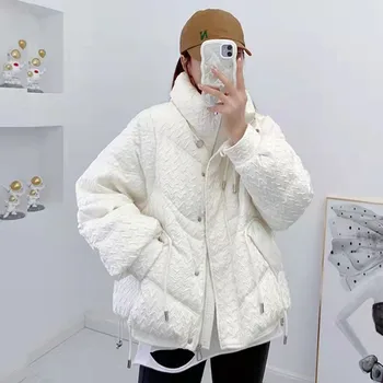 GUUZYUVIZ/ Новая зимняя куртка для женщин 2023, элегантное короткое хлопчатобумажное пальто со стоячим воротником, утепленное теплое Белое пальто, женская термальная верхняя одежда