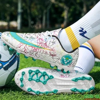 Новая мужская обувь Футбольные бутсы для футзала Дышащие профессиональные тренировочные кроссовки Нескользящие футбольные бутсы Унисекс