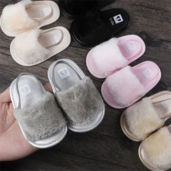 Плюшевые сандалии для маленьких девочек, летняя обувь принцессы на плоской подошве с открытым носком и мехом для малышей, повседневная обувь для новорожденных